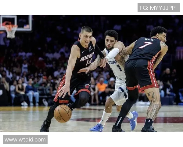 火箭队与热火队激战回顾2月8日精彩录像重温篮球对决瞬间